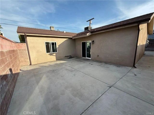 8220 Whitsett Avenue, North Hollywood, CA 91605