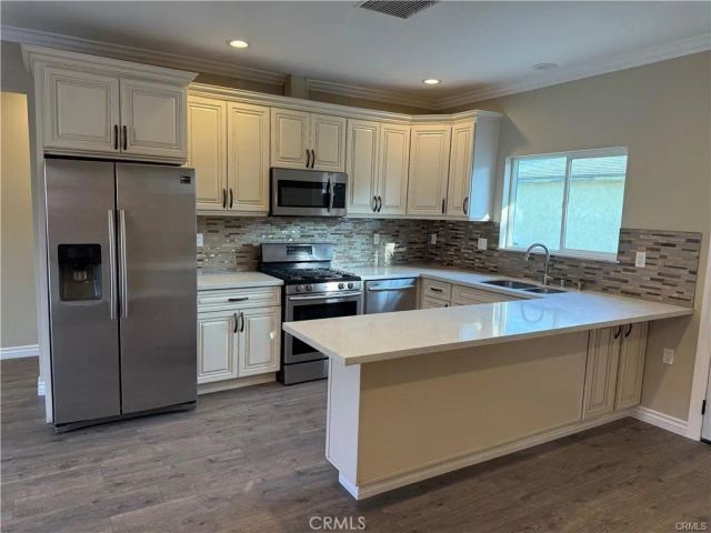 8220 Whitsett Avenue, North Hollywood, CA 91605