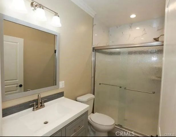 8220 Whitsett Avenue, North Hollywood, CA 91605