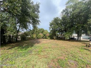 1822 E Pass Road, Gulfport, MS 39501