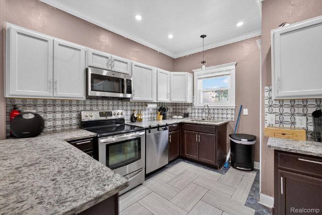 90 Richton Street, Highland Park, MI 48203
