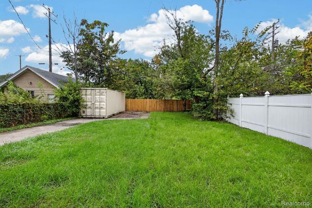 90 Richton Street, Highland Park, MI 48203