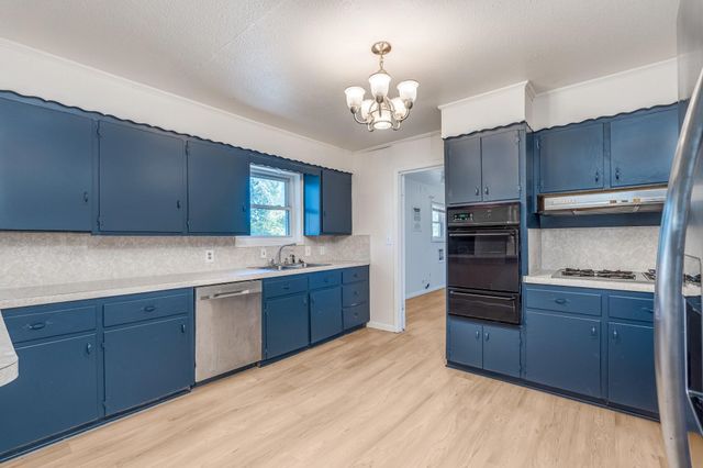 921 Evans Street, Bonham, TX 75418