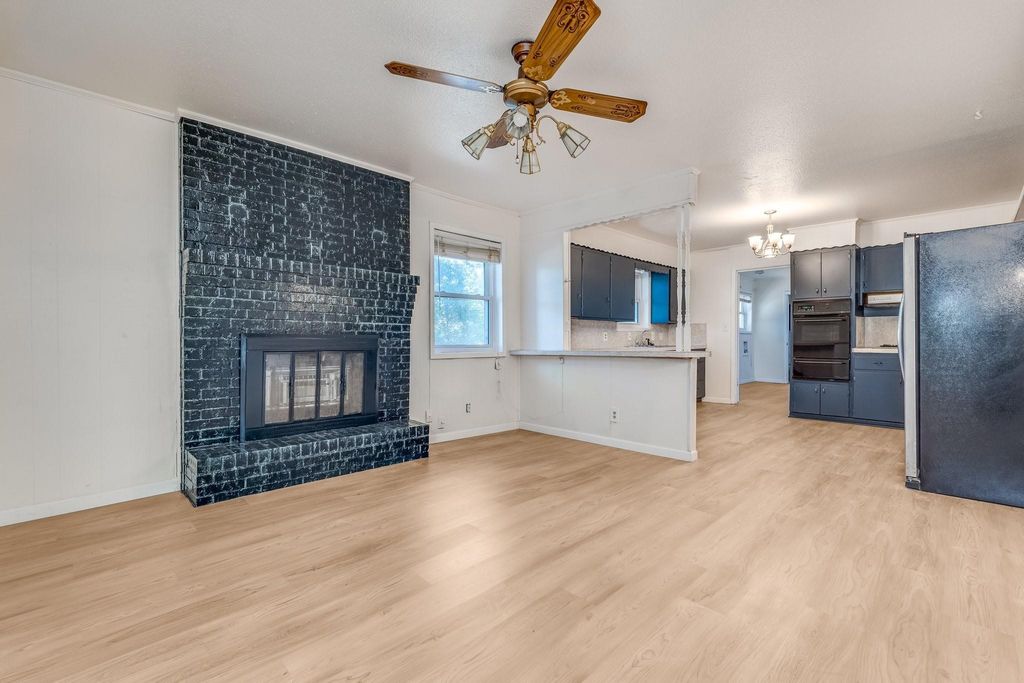 921 Evans Street, Bonham, TX 75418