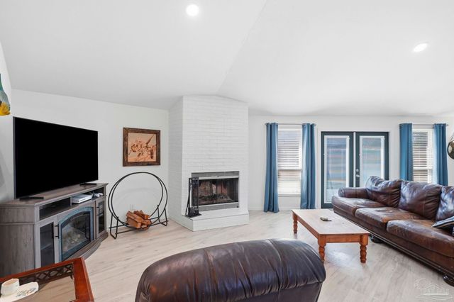 2829 Via Roma Ct, Gulf Breeze, FL 32563