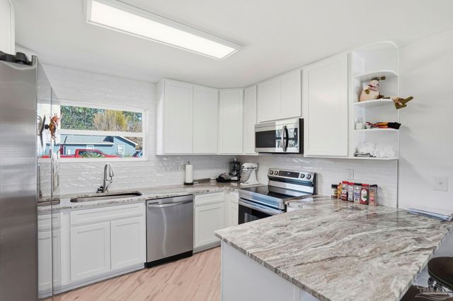 2829 Via Roma Ct, Gulf Breeze, FL 32563