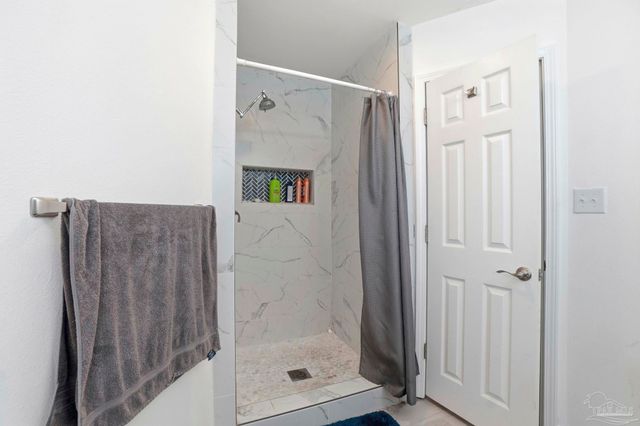 2829 Via Roma Ct, Gulf Breeze, FL 32563