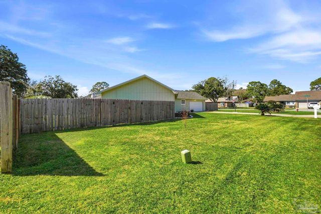 2829 Via Roma Ct, Gulf Breeze, FL 32563