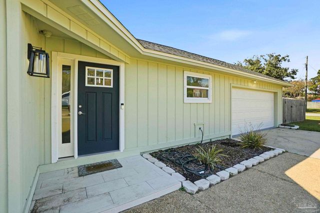 2829 Via Roma Ct, Gulf Breeze, FL 32563