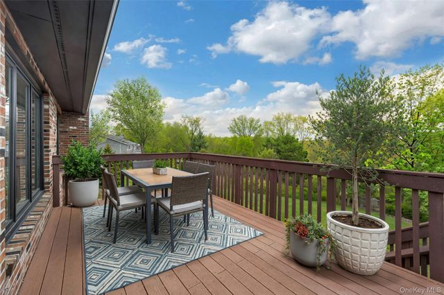 33 Hirst Road, Briarcliff Manor, NY 10510