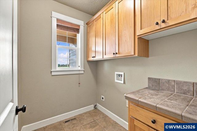 2389 Scenic Dr NW, Albany, OR 97321