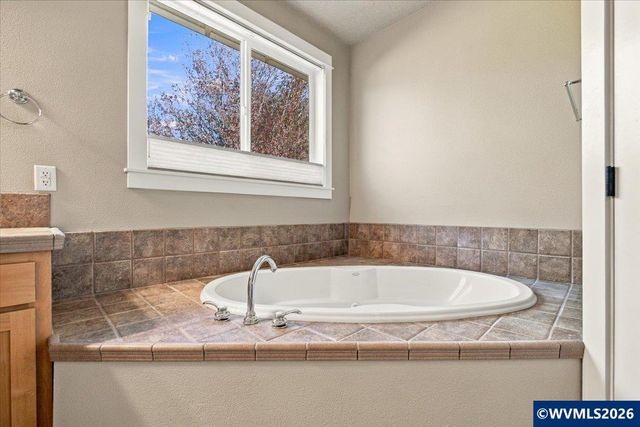 2389 Scenic Dr NW, Albany, OR 97321