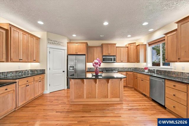 2389 Scenic Dr NW, Albany, OR 97321