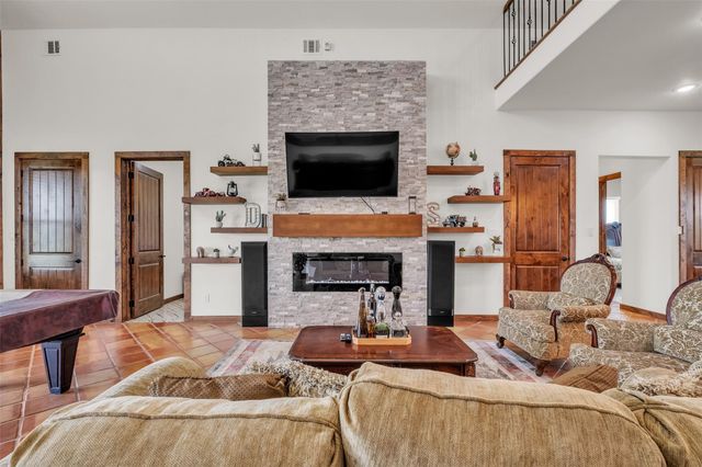 1048 11th Street, Rock Island, TX 77470
