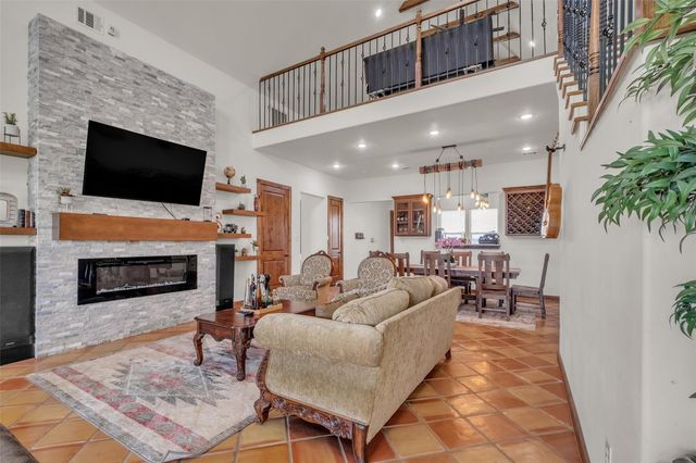 1048 11th Street, Rock Island, TX 77470
