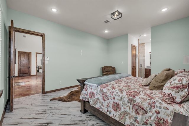 1048 11th Street, Rock Island, TX 77470