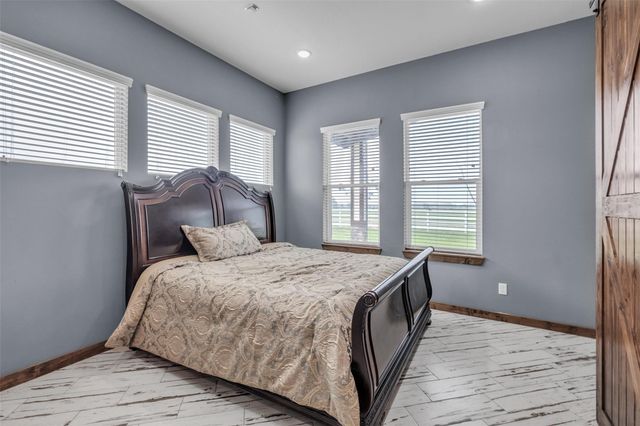 1048 11th Street, Rock Island, TX 77470