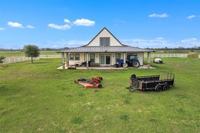 1048 11th Street, Rock Island, TX 77470