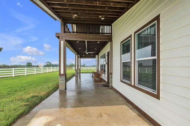 1048 11th Street, Rock Island, TX 77470
