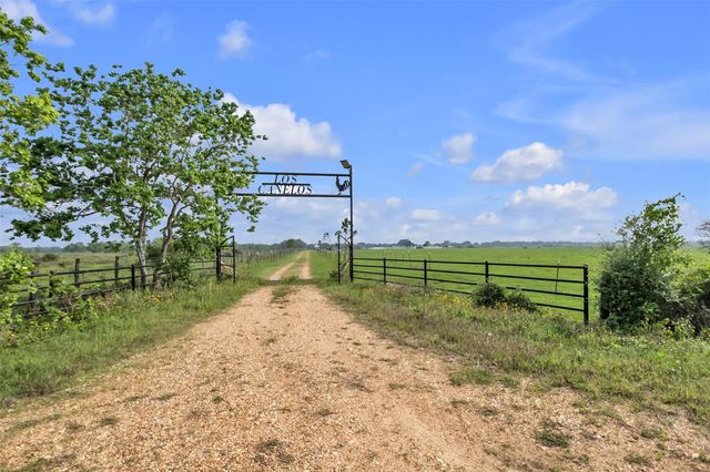 1048 11th Street, Rock Island, TX 77470