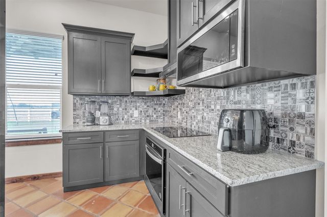 1048 11th Street, Rock Island, TX 77470