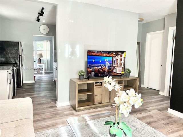 436 NW 15th Ave, Fort Lauderdale, FL 33311