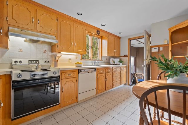 25 Northend St, Peabody, MA 01960