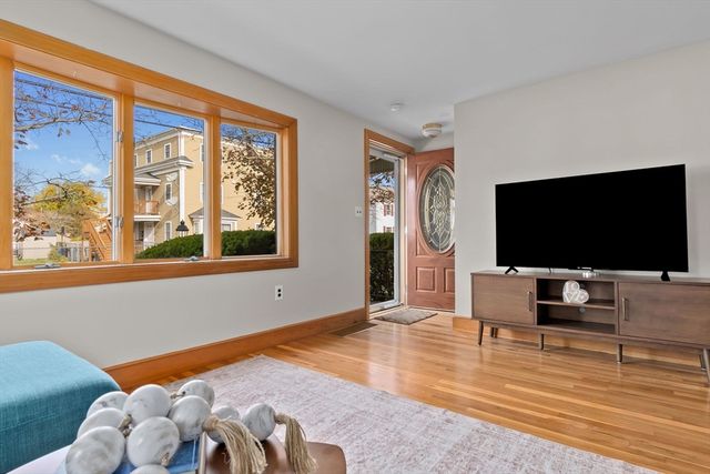 25 Northend St, Peabody, MA 01960