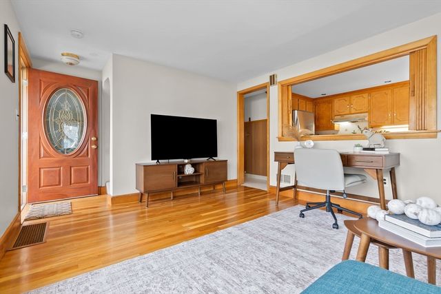 25 Northend St, Peabody, MA 01960