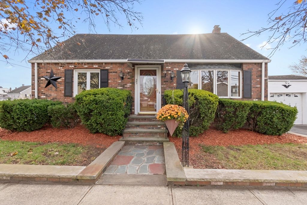 25 Northend St, Peabody, MA 01960