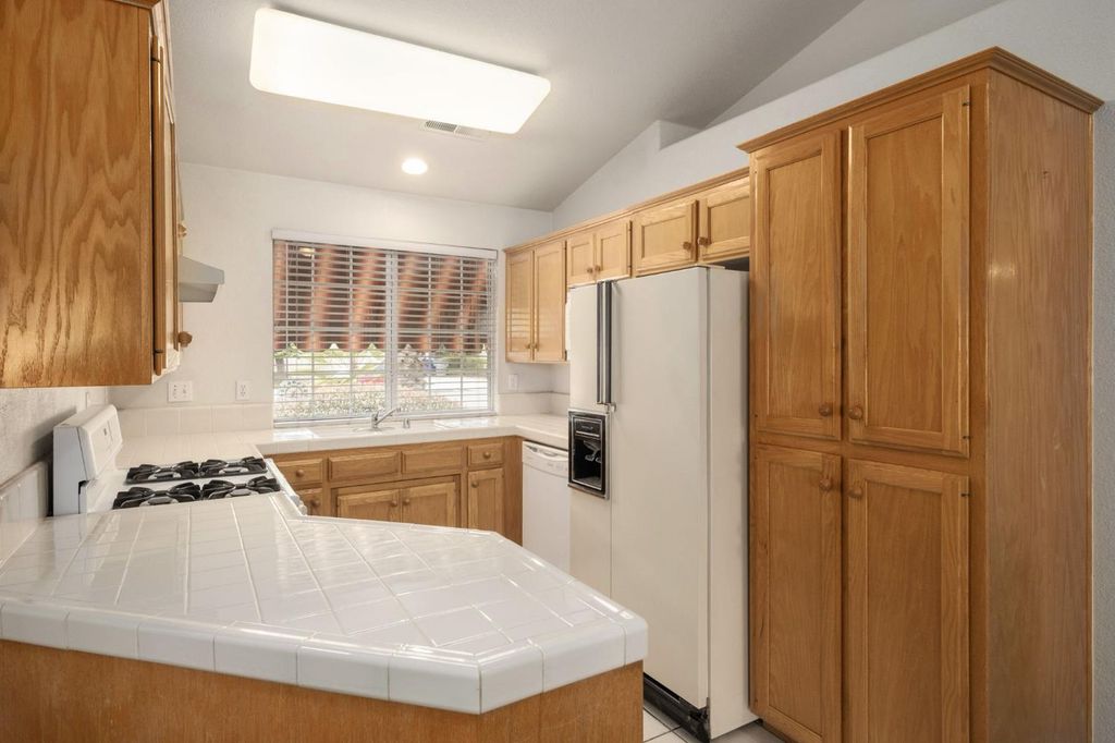 Image 13 of property listing at 6286 N Malsbary, Fresno, CA 93711