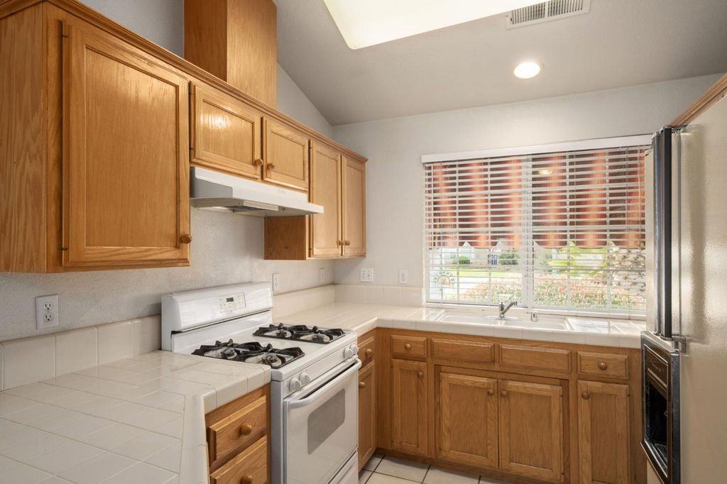 Image 14 of property listing at 6286 N Malsbary, Fresno, CA 93711