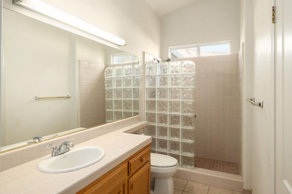 Image 17 of property listing at 6286 N Malsbary, Fresno, CA 93711