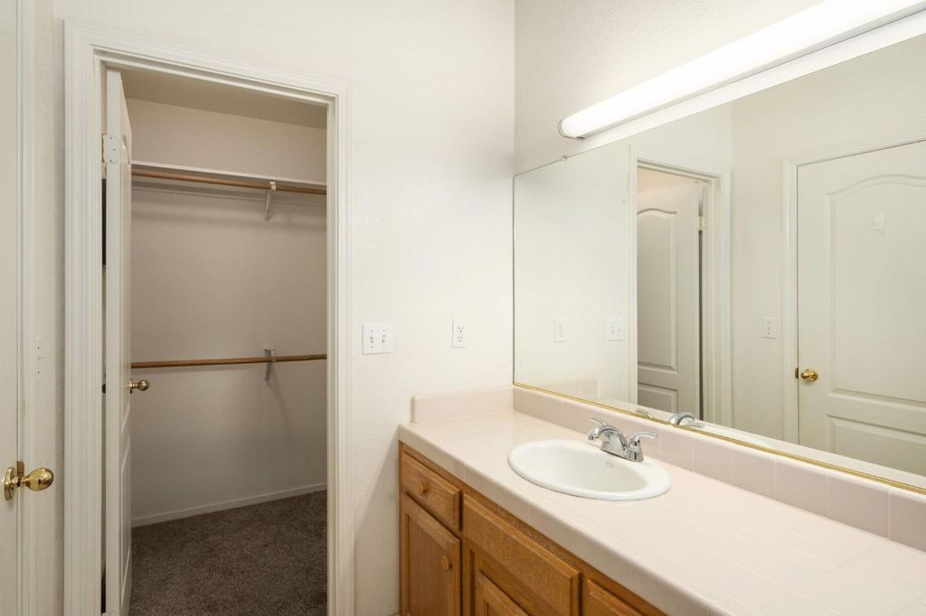 Image 18 of property listing at 6286 N Malsbary, Fresno, CA 93711