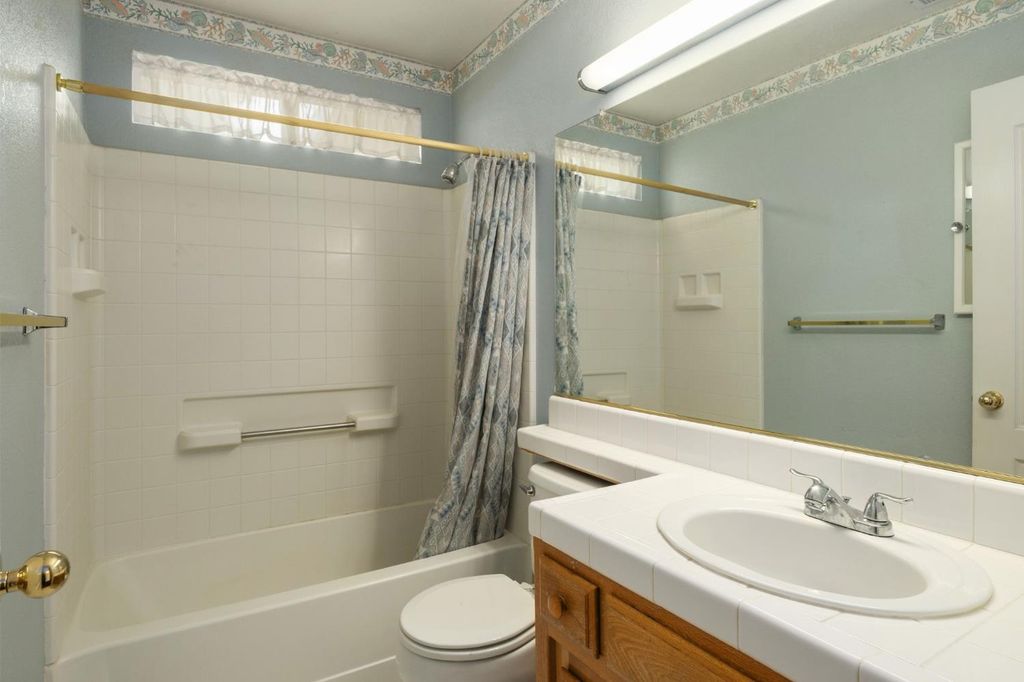 Image 21 of property listing at 6286 N Malsbary, Fresno, CA 93711