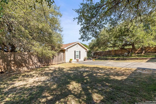 204 Lake Park Loop, Canyon Lake, TX 78133