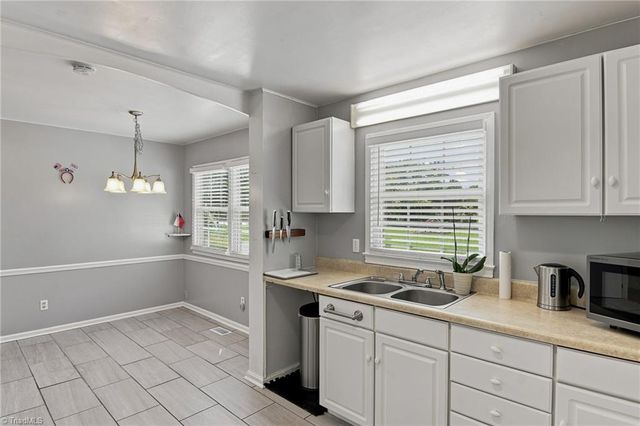 203 Capistrano Drive, Winston-salem, NC 27103