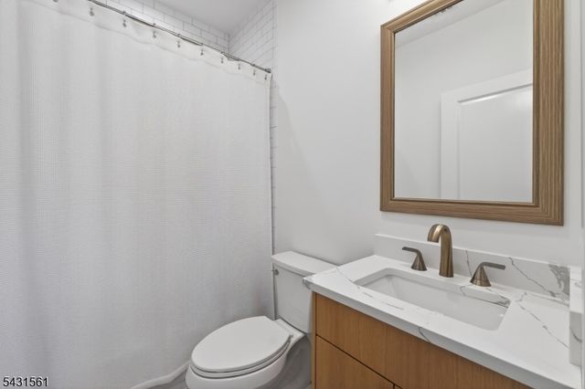 175 N Passaic Ave, Chatham Boro, NJ 07928