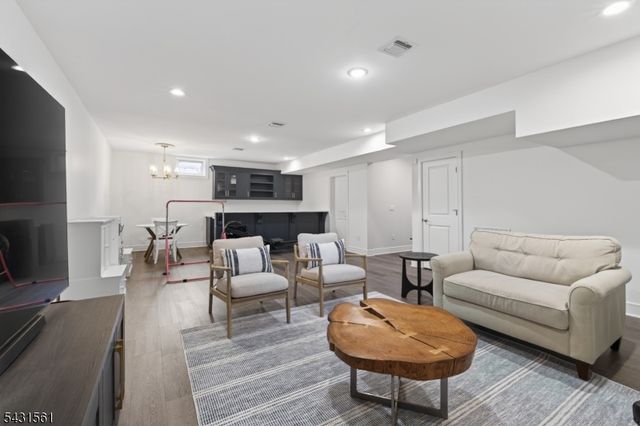 175 N Passaic Ave, Chatham Boro, NJ 07928