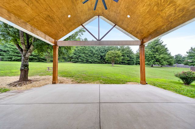 2011 Bryans Park Ct, Springfield, TN 37172