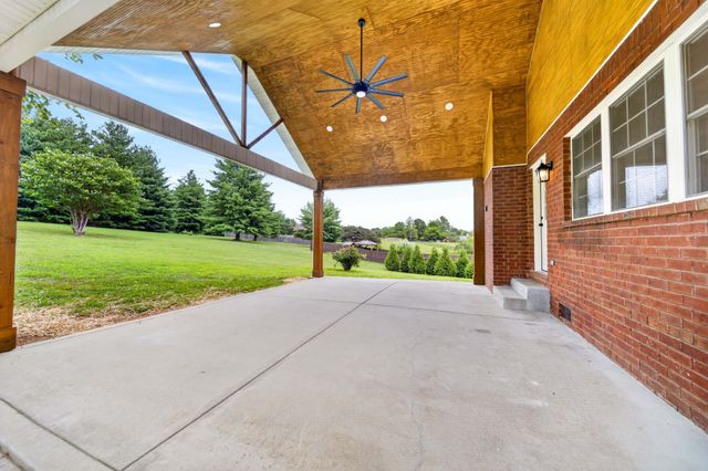 2011 Bryans Park Ct, Springfield, TN 37172
