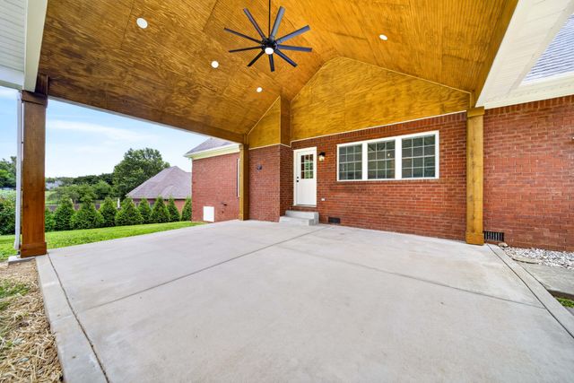 2011 Bryans Park Ct, Springfield, TN 37172