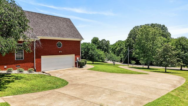 2011 Bryans Park Ct, Springfield, TN 37172