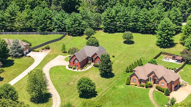 2011 Bryans Park Ct, Springfield, TN 37172