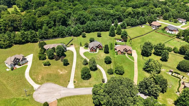 2011 Bryans Park Ct, Springfield, TN 37172