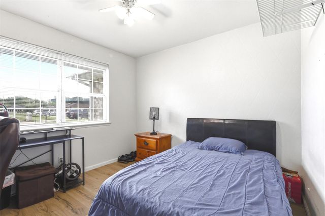 8619 Ardley Circle, Houston, TX 77088