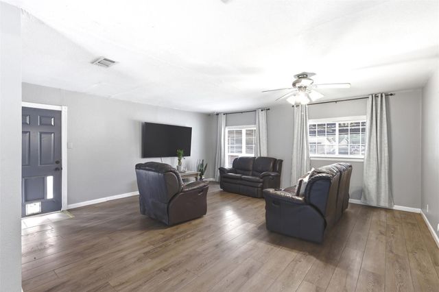 8619 Ardley Circle, Houston, TX 77088