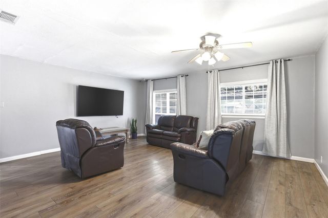 8619 Ardley Circle, Houston, TX 77088