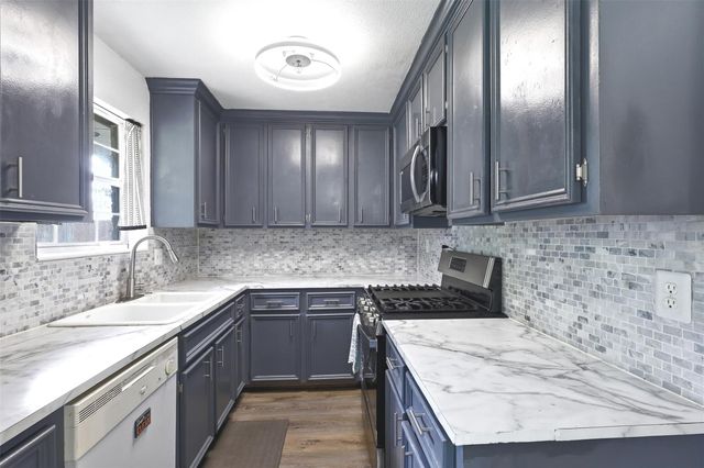 8619 Ardley Circle, Houston, TX 77088