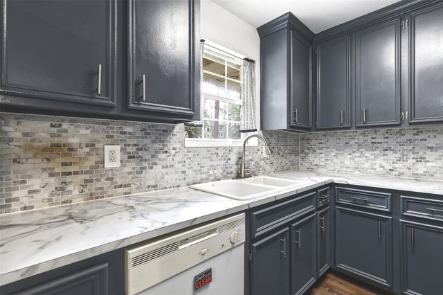 8619 Ardley Circle, Houston, TX 77088